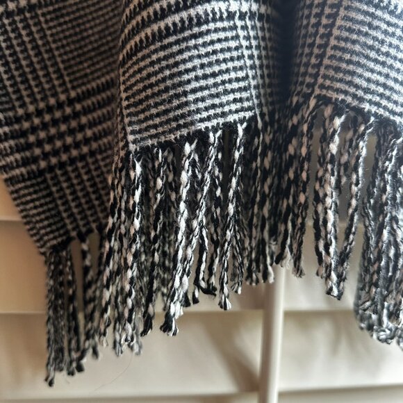 LOFT Poncho Shawl Reversible Plaid Houndstooth Fringe Women's M/L - Picture 2 of 10